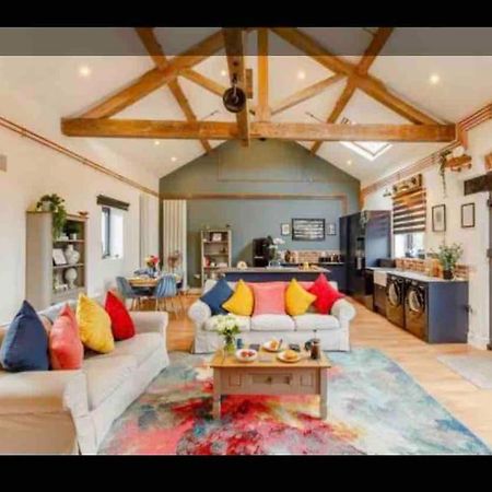 威尔斯浦Tank Barn At Brook House, Nestled In The Welsh Hills, A Delightful Retreat别墅 外观 照片